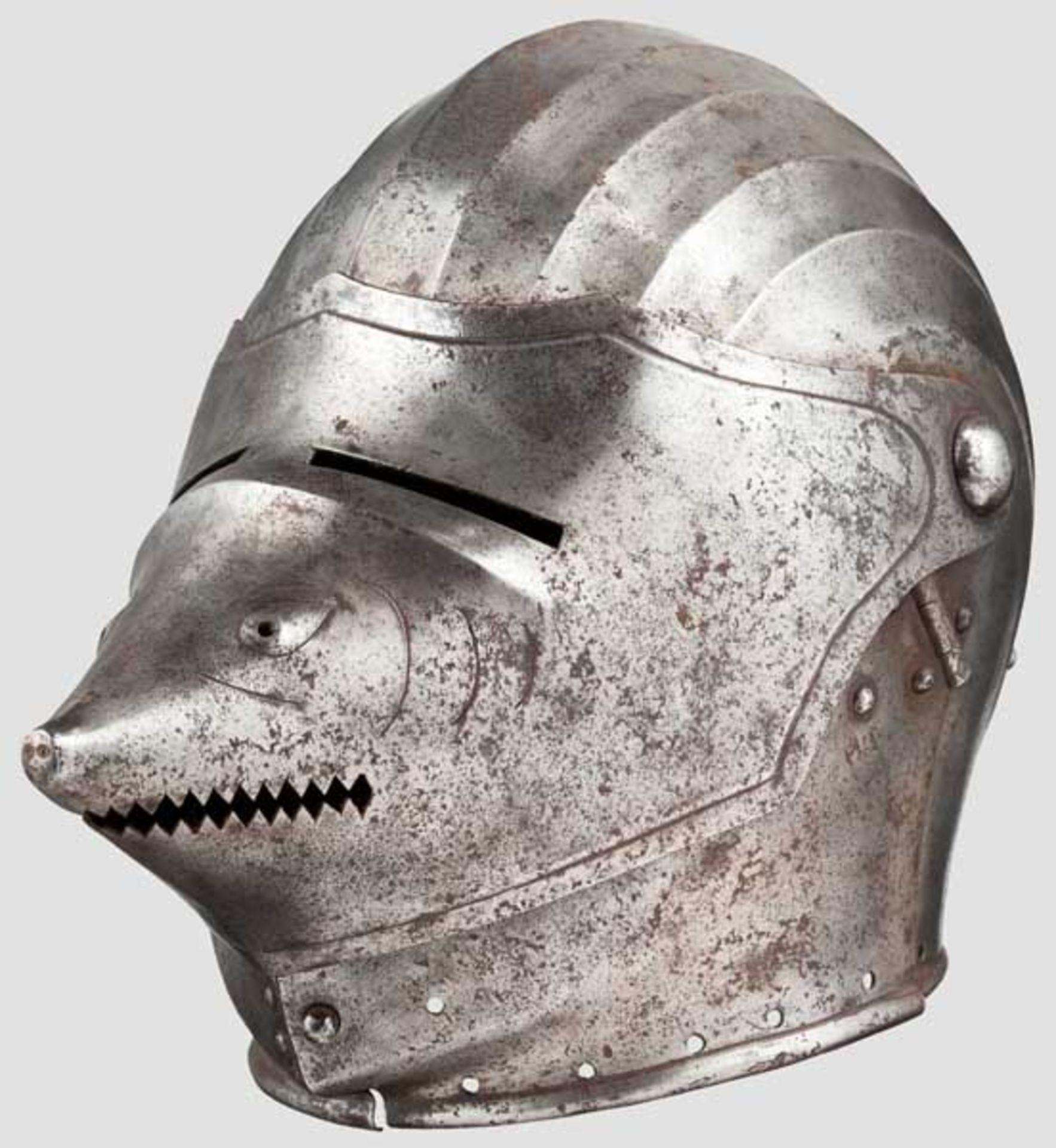 Helm mit Schembartvisier, Sammleranfertigung im Stil des 14. Jhdts. Einteilig geschlagene,