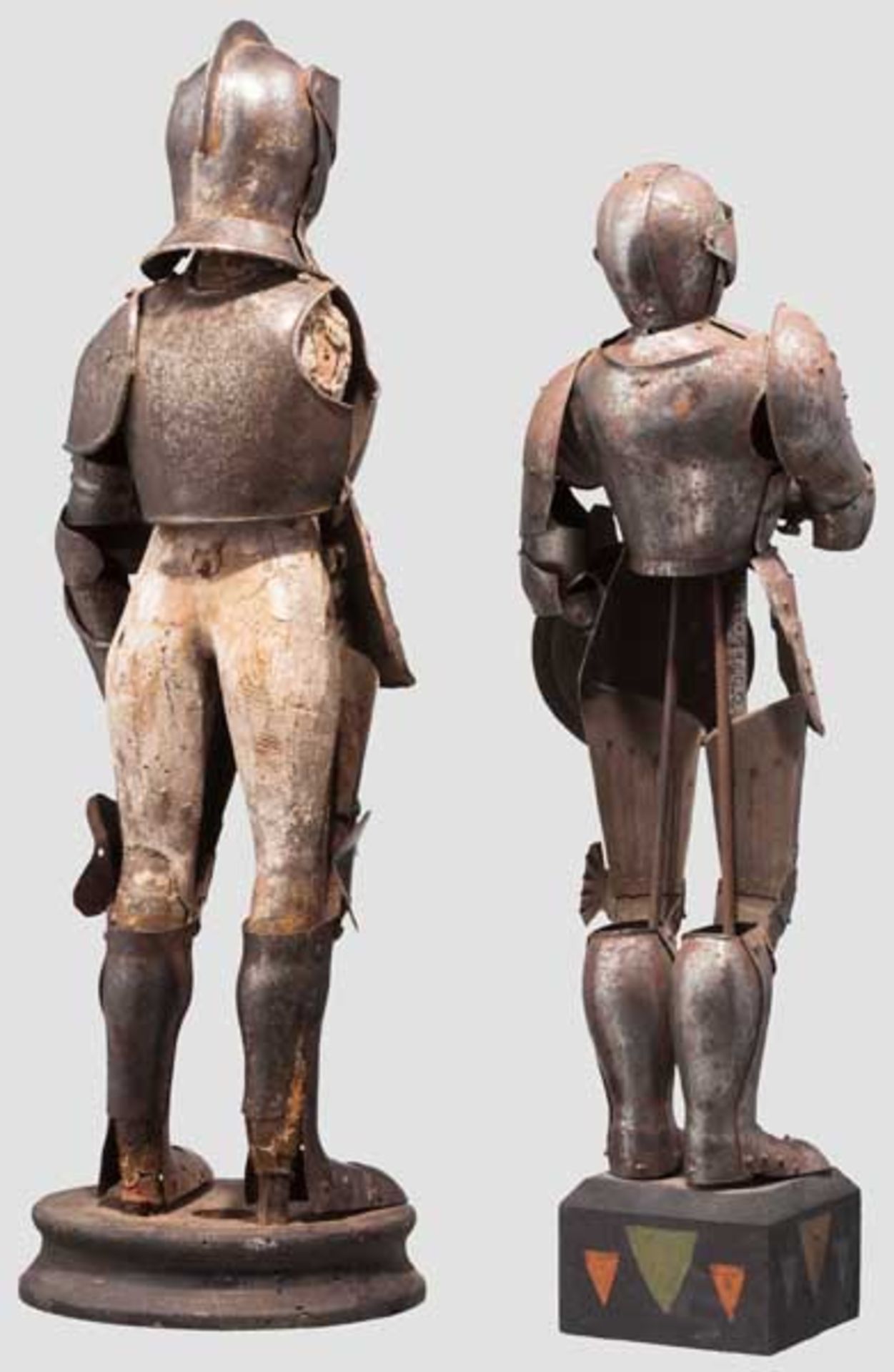 Zwei Miniatur-Ritterrüstungen im Stil des 16. Jhdts. um 1900/20. Jhdt. Jeweils mehrteilig aus - Bild 2 aus 2
