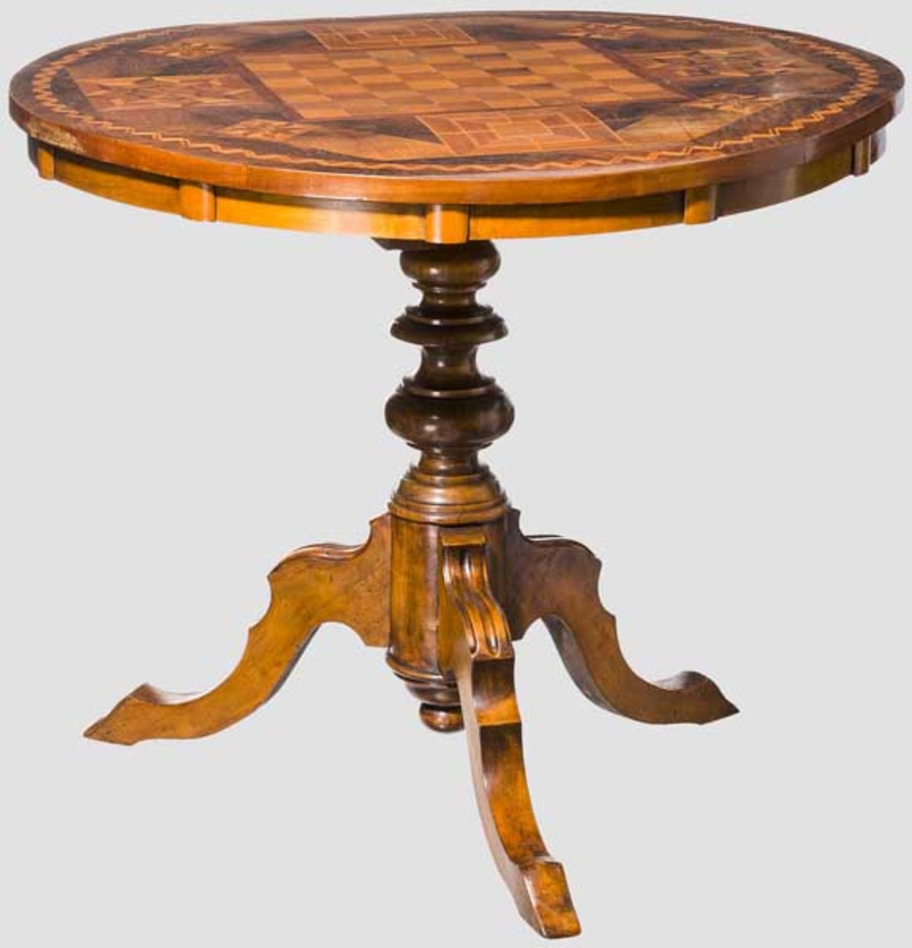 Kaiser Wilhelm II. - Spieltisch aus dem Neuen Palais in Potsdam Runde Tischplatte aus Weichholz, auf
