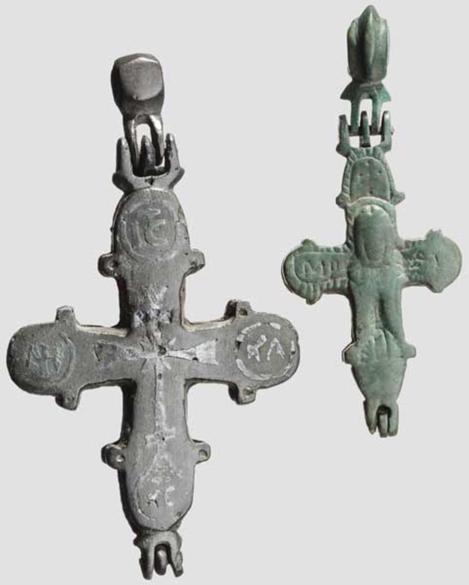 Zwei altrussische Kreuze im byzantinischen Stil, 11. - 12. Jhdt. Zwei Enkolpien in Kreuzform mit - Bild 2 aus 2