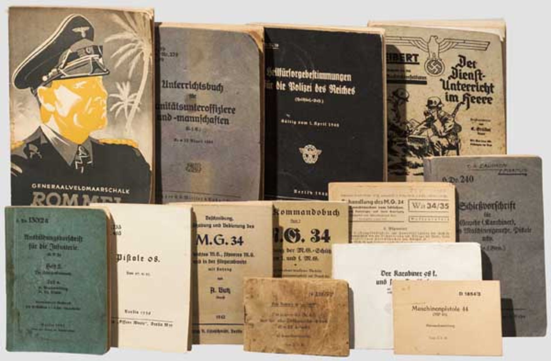 Kleine Sammlung Dienstvorschriften und Gebrauchsanleitungen 15 Büchlein oder Merkblätter, teils