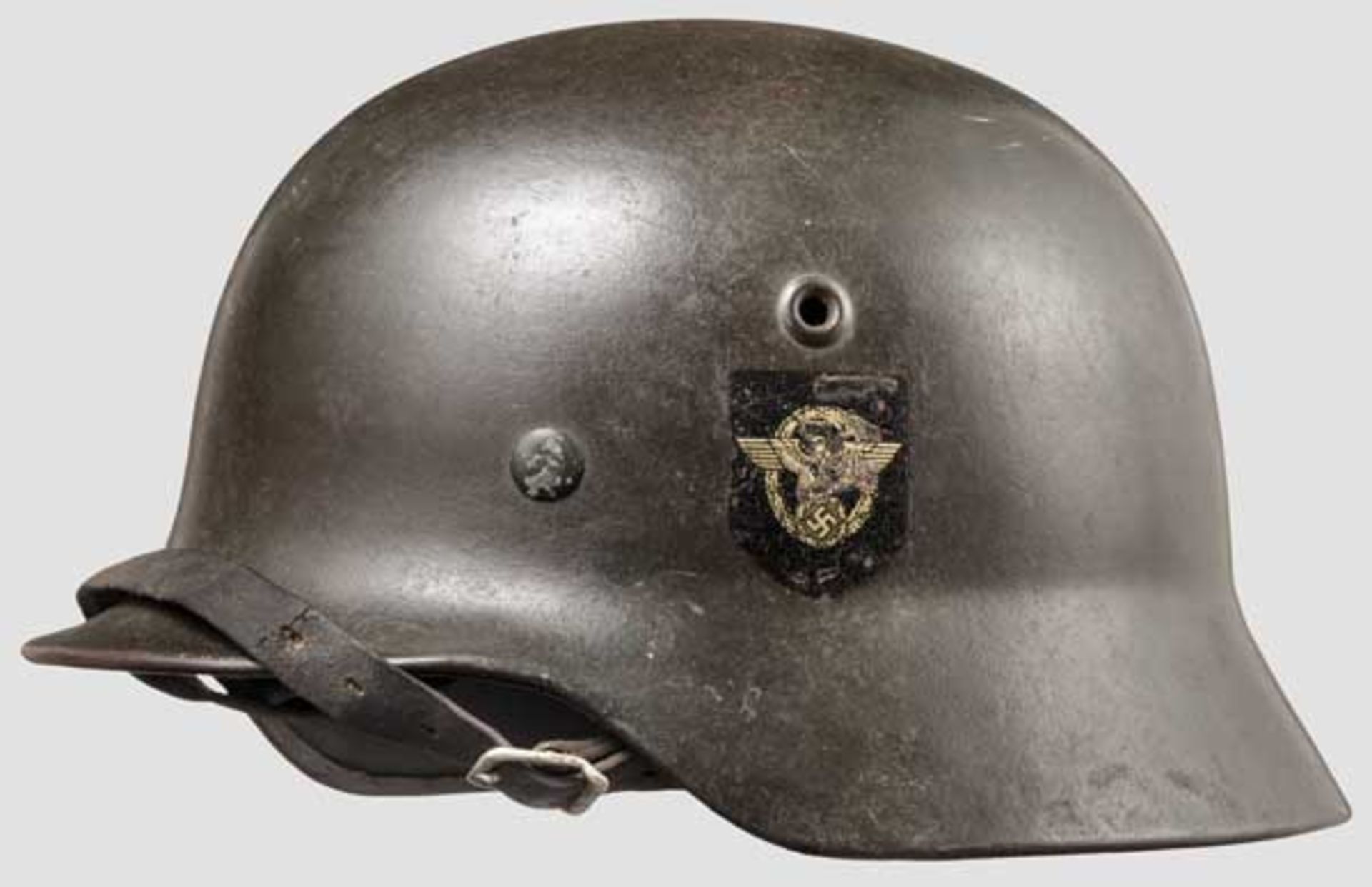 Stahlhelm M 40 mit beiden Emblemen Glocke mit mitgeprägten Belüftungsöffnungen, feldgrauer