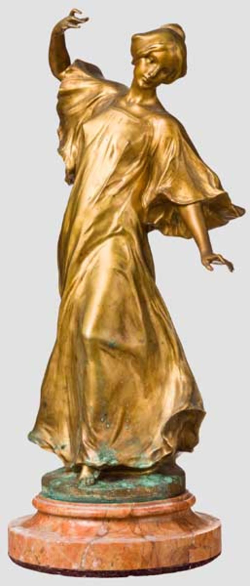 Tanzende Frauenfigur im Jugendstil Messingbronze vergoldet, rückseitig an der Plinthe signiert "F