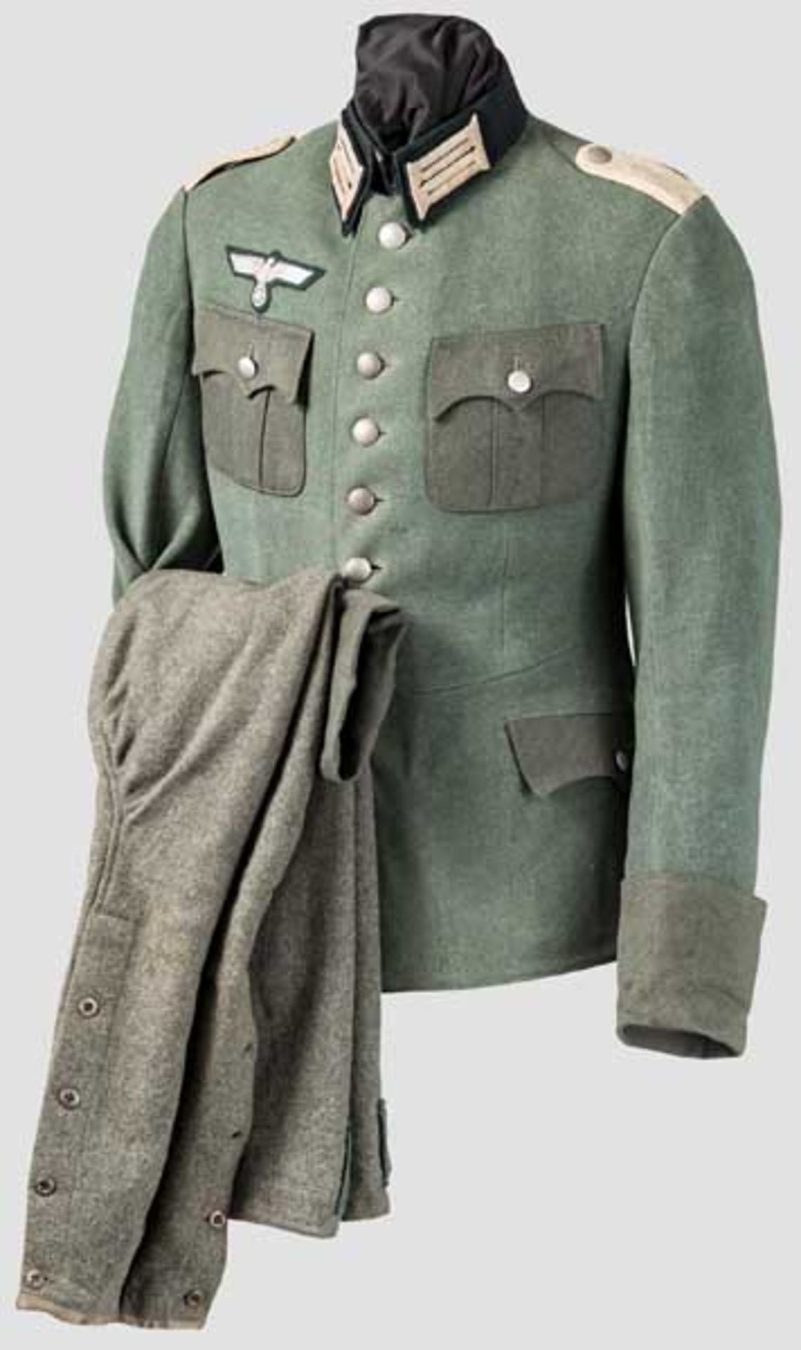 Felduniform für einen Leutnant Vorschriftsmäßig abgeänderter Waffenrock mit ergänzten