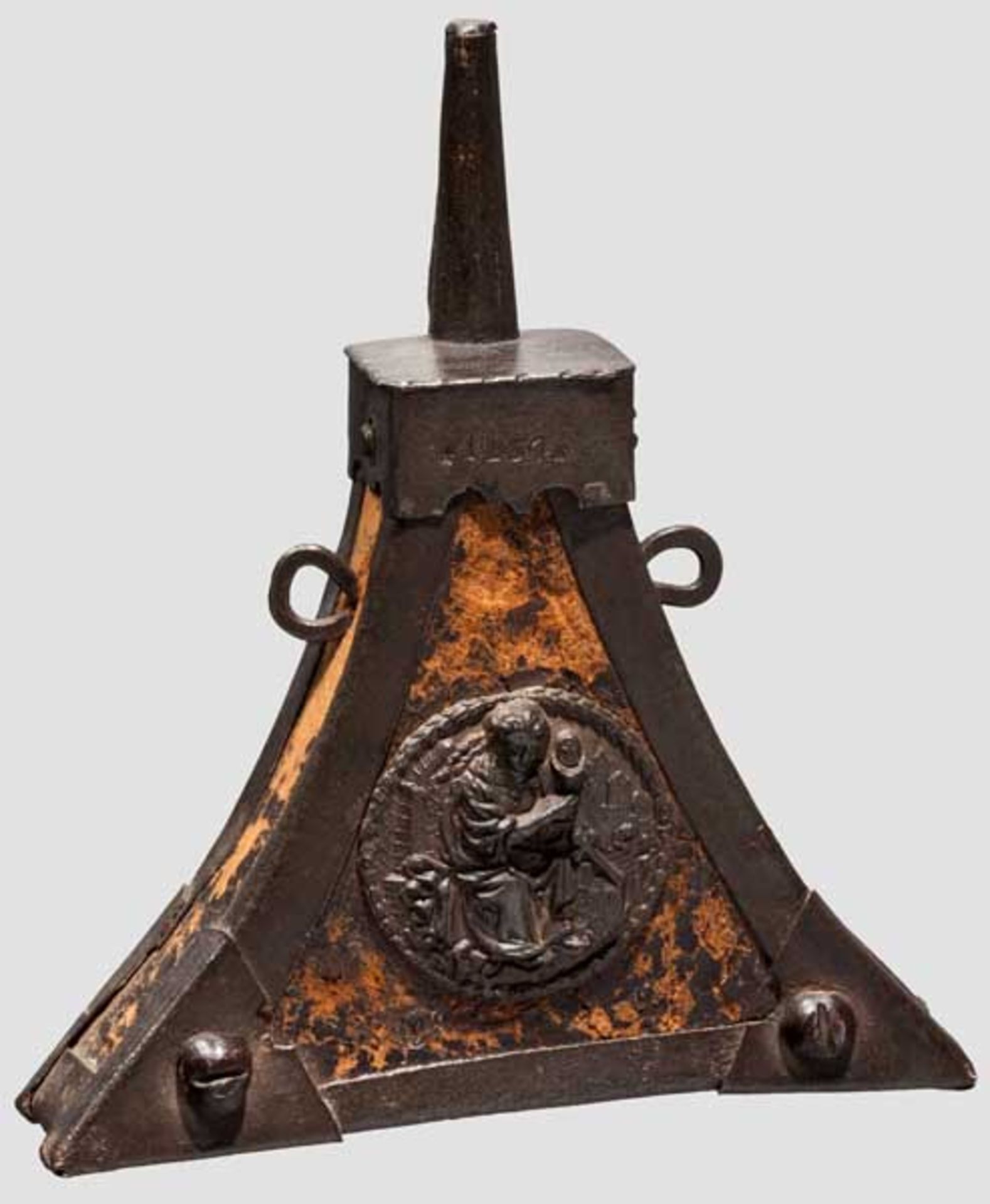 Musketier-Zündkrautflasche, deutsch um 1600 Dreikantiger, hölzerner Korpus mit Lederbespannung und