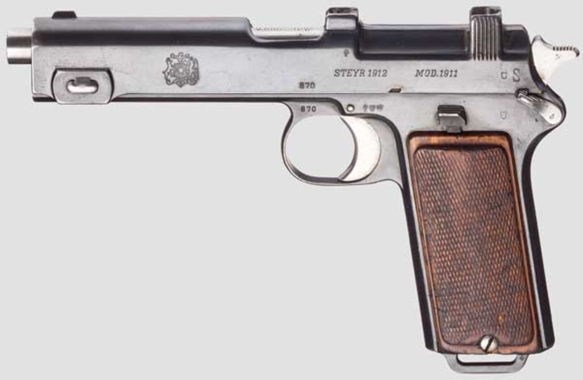 Steyr Mod. 1911 Kal. 9 mm Steyr, Nr. 870. Nummerngleich. Blanker Lauf. Achtschüssig. Dt. Beschuss.