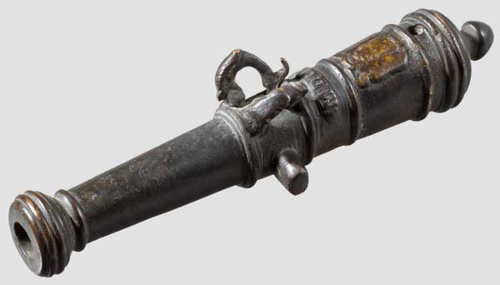 Modell-Kanonenrohr, Historismus, datiert 1570 Dunkelbraun patinierter Bronzeguss. Konisches,
