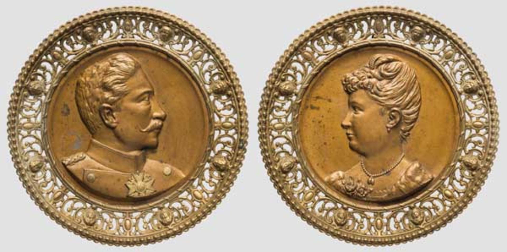 Kaiser Wilhelm II. und Kaiserin Auguste Viktoria - ein Paar Portraitreliefs Kupfer- bzw.