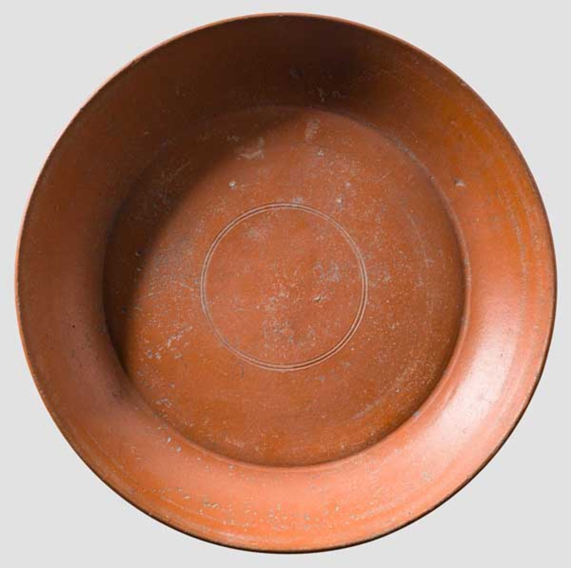 Teller, sigillata chiara C, 2. Hälfte 4. Jhdt. bis um 400 n. Chr. Teller mit rotem Glanztonüberzug