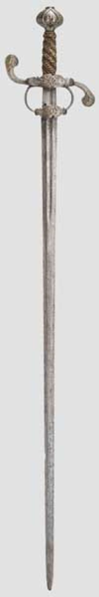 Degen mit eisengeschnittenem Gefäß, Italien um 1560 Kräftige, zweischneidige Klinge mit abgeflachtem