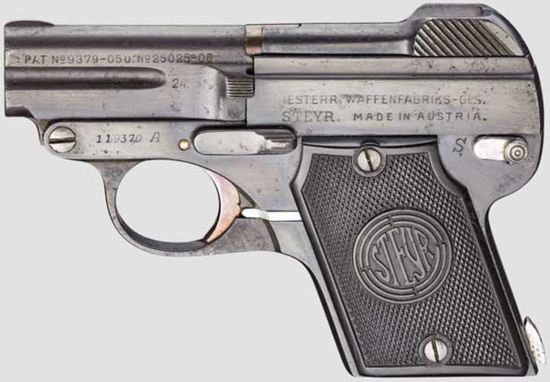 Steyr Mod. 09 Kal. 6,35 mm, Nr. 119370A. Nummerngleich. Lauf matt. Sechsschüssig. Beschuss 1924.