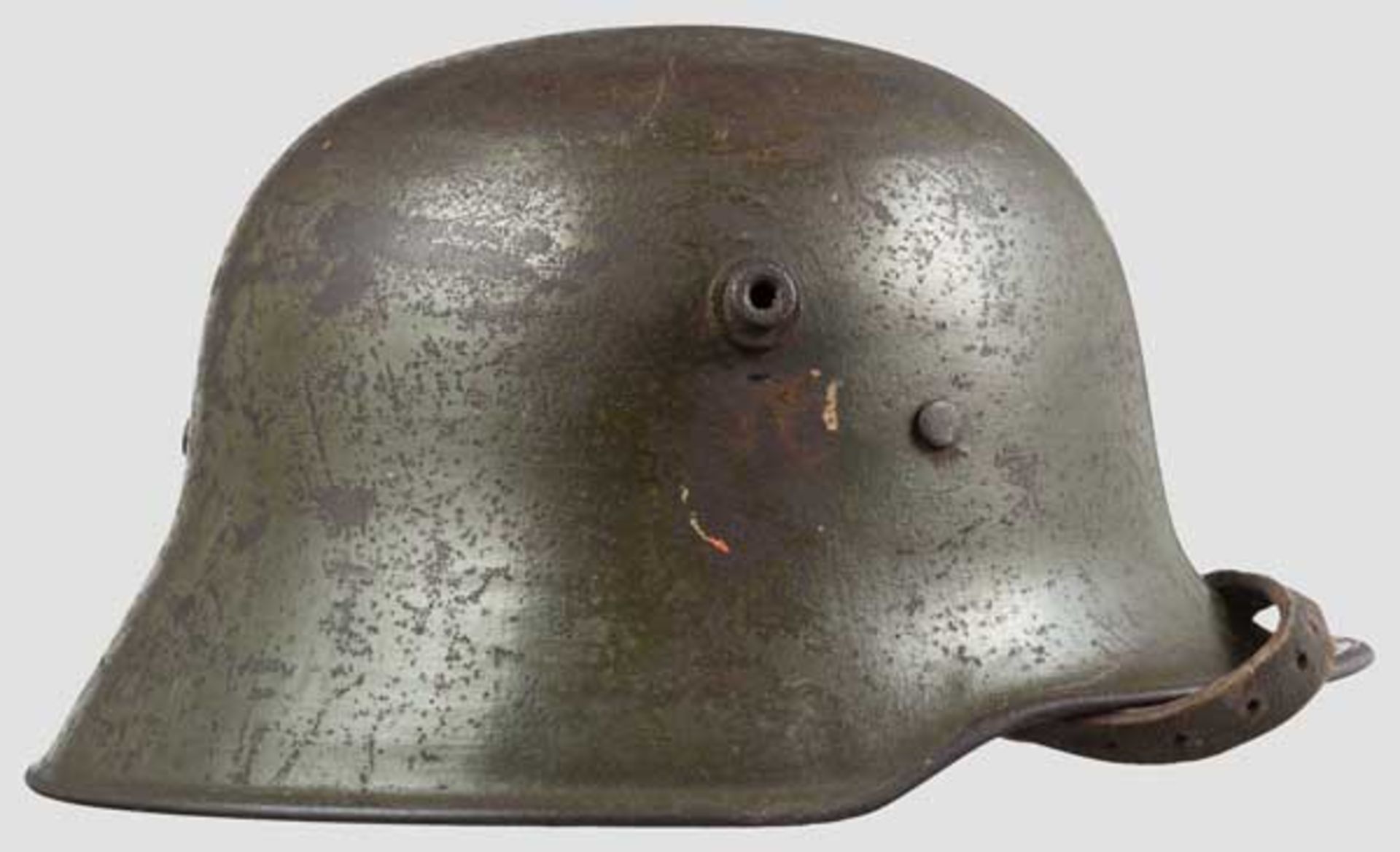 Helm M 18 mit Innenfutter M 31 Glocke mit grüner Lackierung, seitlich Schlagmarke "Si. 62". In - Bild 2 aus 4