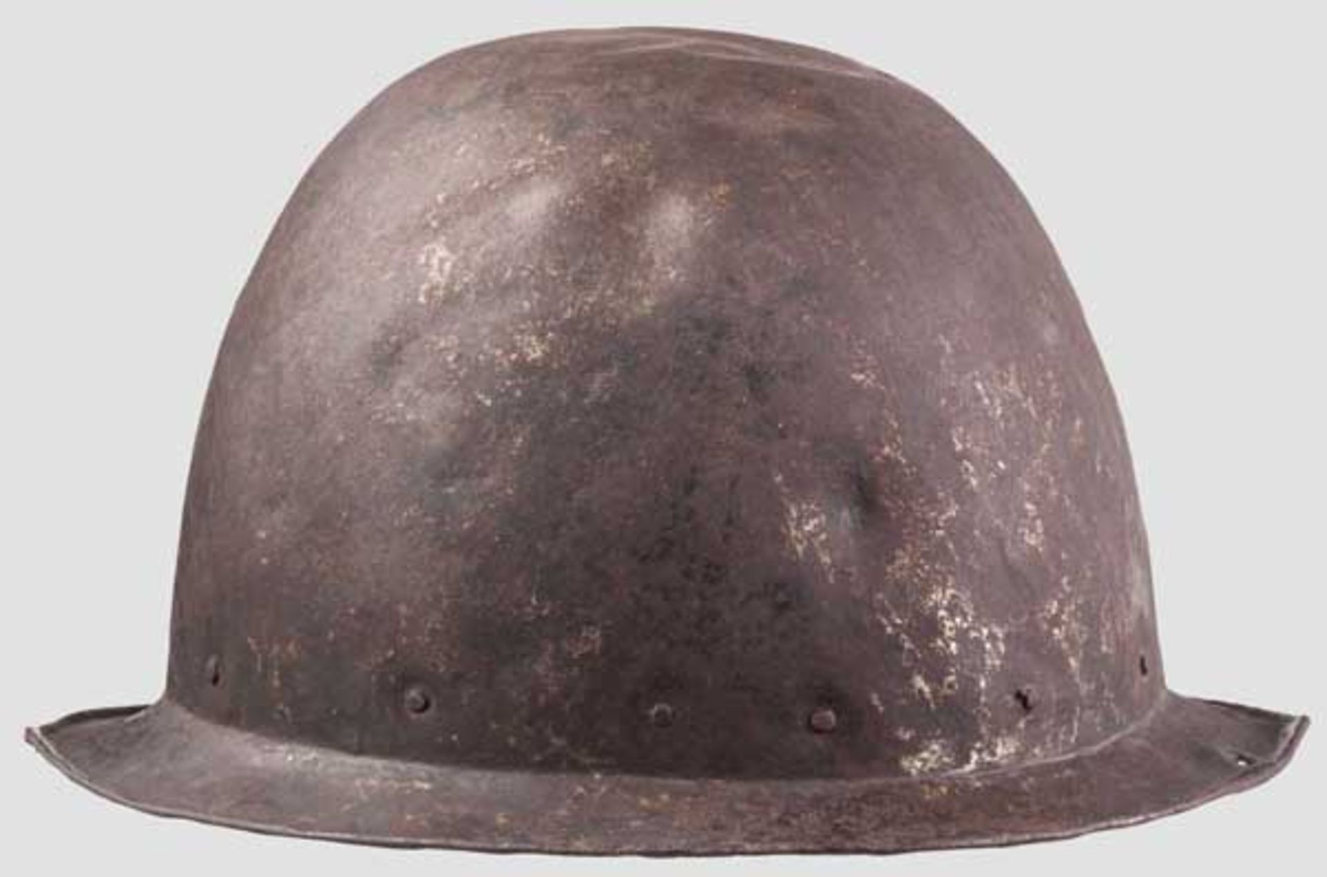 Schützenhaube, deutsch, 1. Hälfte 17. Jhdt. Zweiteilig geschlagene, eiserne Glocke mit umlaufenden - Bild 2 aus 2