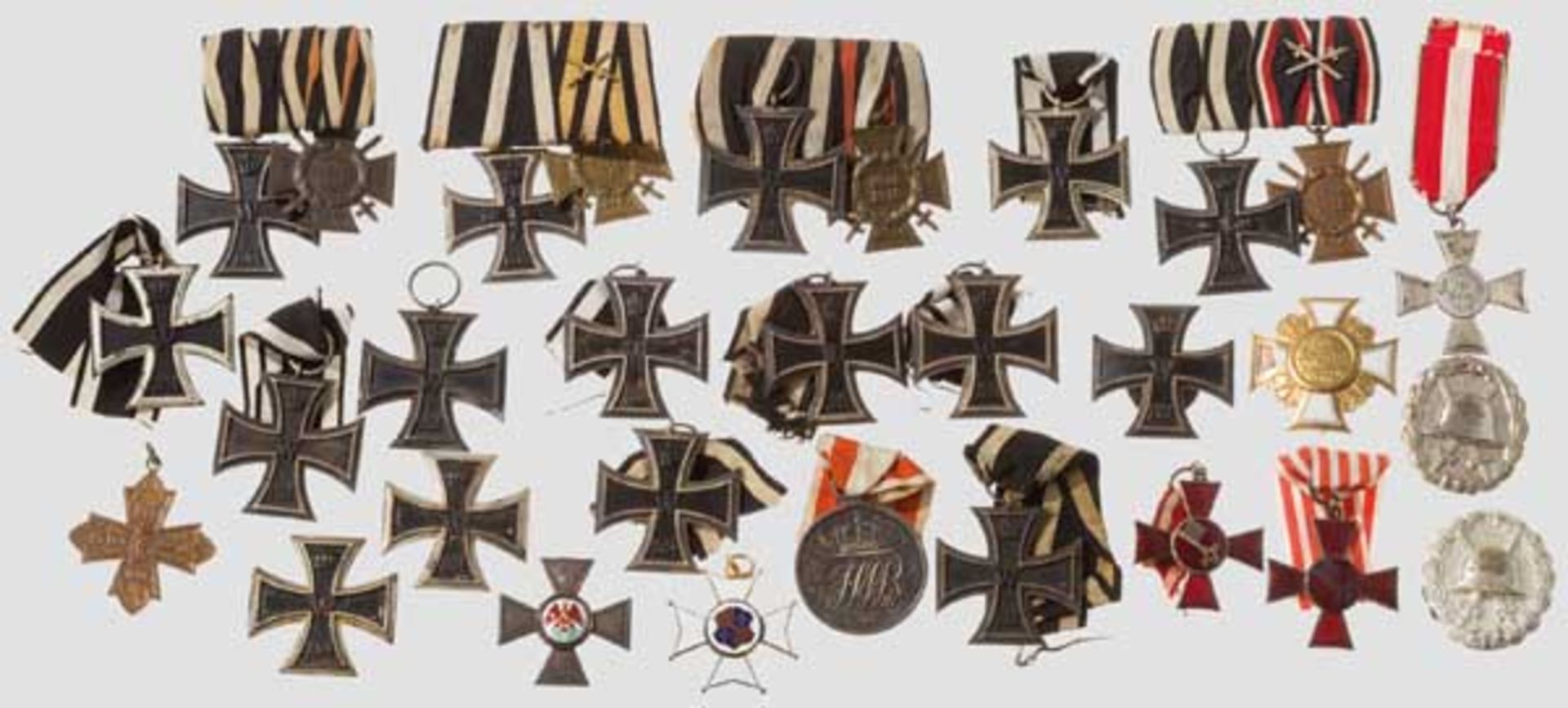 Ordenssammlung Ca. 50 Orden und Ehrenzeichen, darunter drei EK 1 (bei einem fehlt die