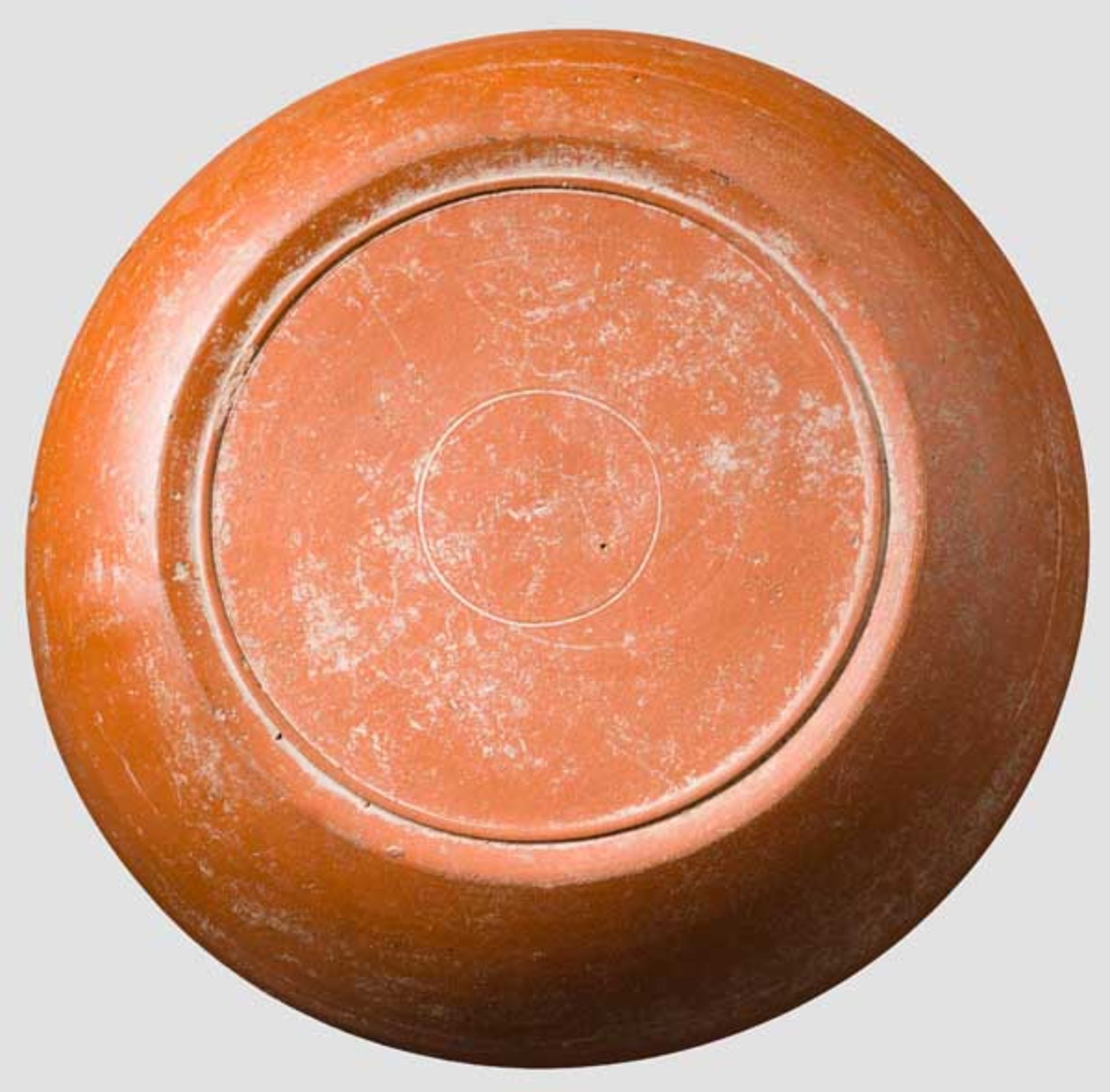 Teller, sigillata chiara C, 2. Hälfte 4. Jhdt. bis um 400 n. Chr. Teller mit rotem Glanztonüberzug - Bild 2 aus 2