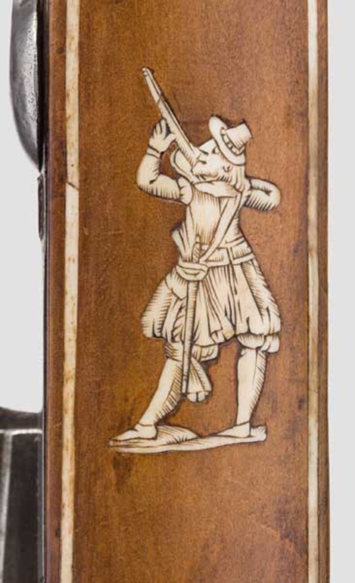 Luntenschlossmuskete, Suhl um 1610 Achtkantiger, in rund übergehender Lauf mit verstärkter - Bild 4 aus 4