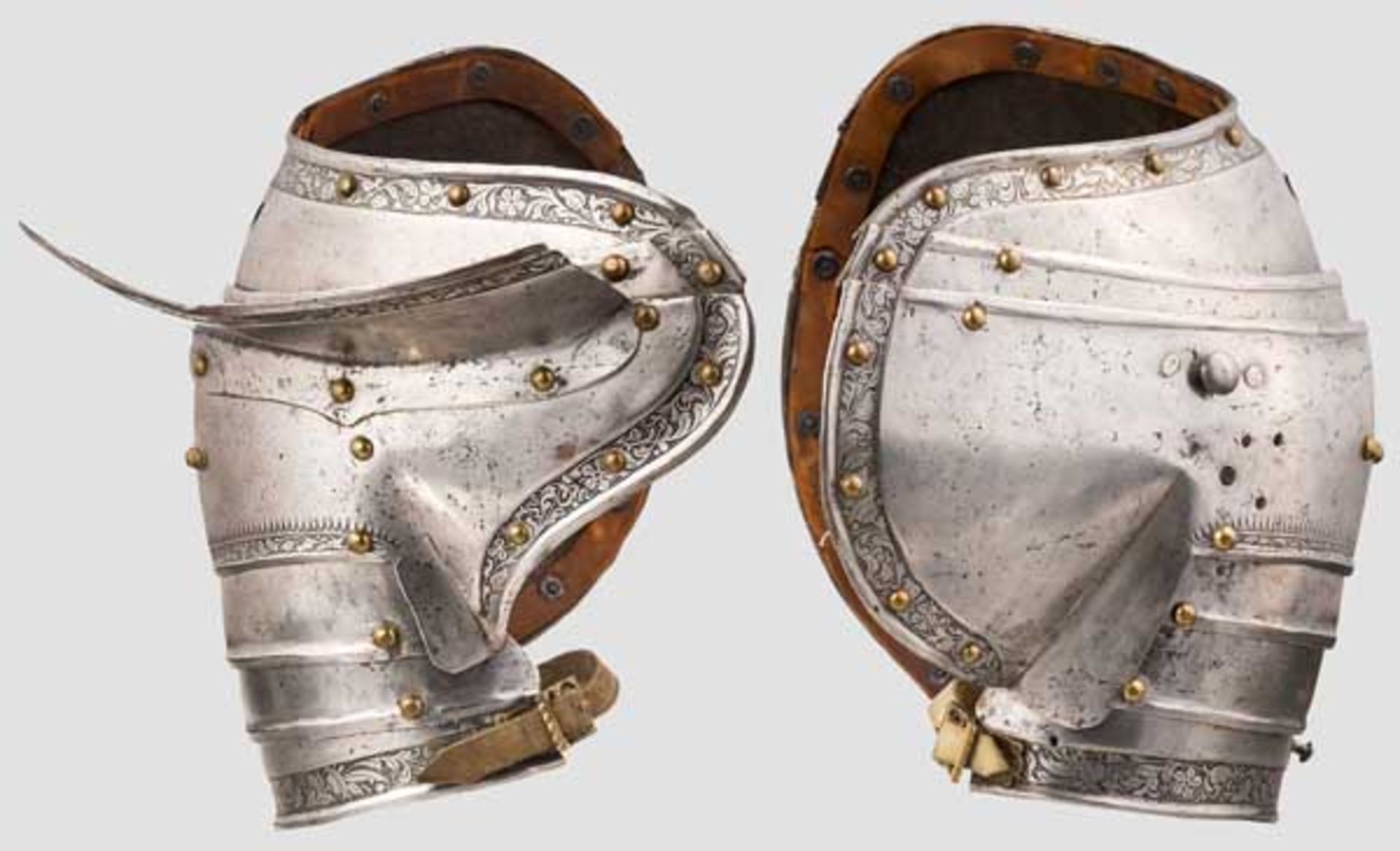 Ein paar geätzte Schultern für einen Feldharnisch, süddeutsch um 1540/50 Große, dreifach