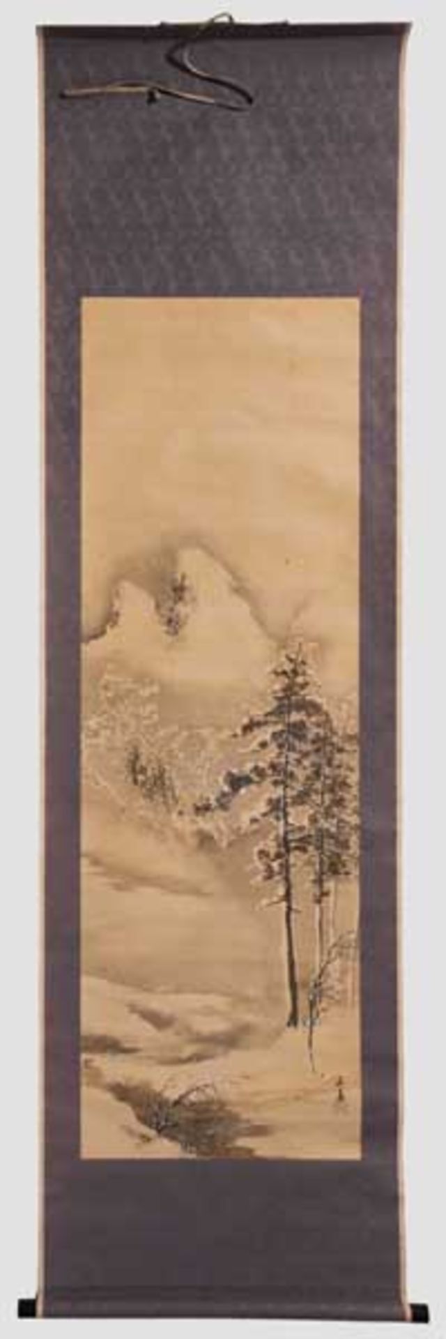 Kakemono (Rollbild), Japan, Taisho-Periode Monochrome Darstellung von Kiefern vor einer