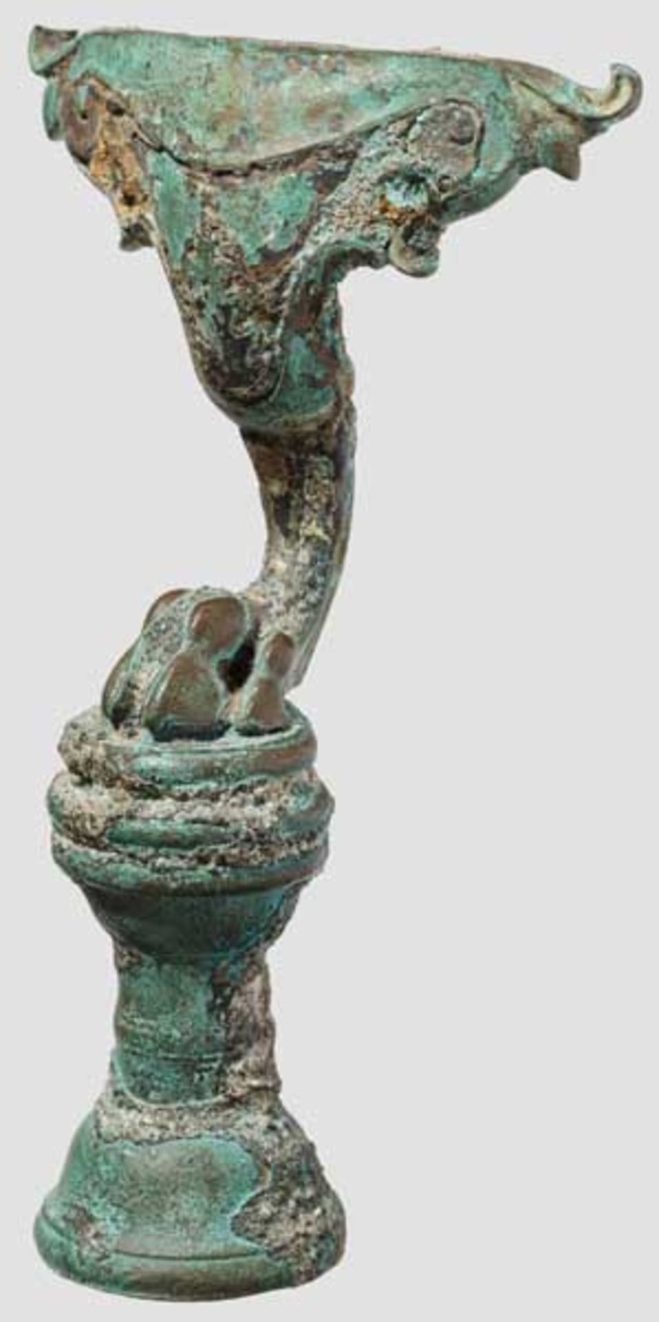 Bronzefuß von Möbel oder Gerät in Gestalt einer Tierpranke, 1. - 2. Jhdt. Anatomisch fein