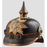 Helm für Mannschaften des IR 177 mit feldgrauem Bezug Kammerstück. Die schwarz lackierte Lederglocke