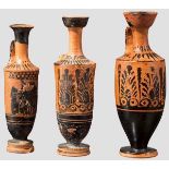 Drei Lekythen, attisch, 4. Jhdt. v. Chr. Drei Lekythen aus rotgrundiger Keramik mit schwarzem