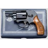 Smith & Wesson Mod. 38, "The Bodyguard Airweight", im Karton Kal. .38 S & W Spl., Nr. J519976.