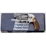 Smith & Wesson Mod. 649-1, "The .38 Bodyguard Stainless", im Karton Kal. .38 S + W Spl., Nr.