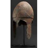 Schmaler, später chalkidischer Helm, Typ V, griechisch, frühes 4. Jhdt. v. Chr. Schmaler Bronzehelm.