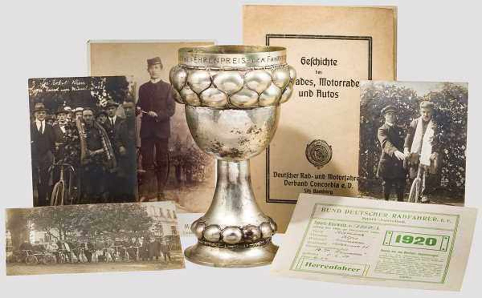 Gruppe Radfahrverein "Schwalben" in München 1924 - Silberpokal, Ausweis, Fotos, drei Abzeichen
