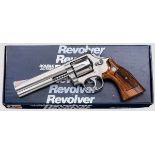 Smith & Wesson Mod. 686-2, "The .357 Distinguished Combat Magnum Stainless", im Karton Kal. .357