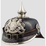 Helm M 1896 für Mannschaften der Pioniere Kammerstück. Die schwarz gelackte Lederglocke (krakeliert)