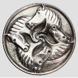 Silberne Pferdekopfbrosche der Juweliere Otto und Karolina Gahr Silberbrosche mit vier kreisförmig