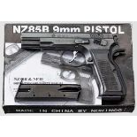 Norinco Mod. NZ 85 B (CZ 75), im Karton Kal. 9 mm Luger, Nr. 100009. Nummerngleich. Blanker,