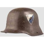 Stahlhelm M 1916 der bayerischen Einwohner- bzw. Reichswehr Feldgrau lackierte Stahlglocke mit