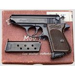 Walther PPK, Ulm, im Karton Kal. 7,65 mm, Nr. 162304. Blanker Lauf. Siebenschüssig. Dt. Beschuss.