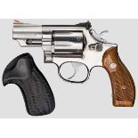 Smith & Wesson Mod 66-1, "The .357 Combat Magnum Stainless" Kal. .357 Mag., Nr. 82K3363. Blanker