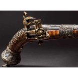 Goldeingelegte Miquelet-Pistole, Kaukasus, datiert 1835 Konischer, glatter Damastlauf im Kaliber