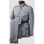 Uniform für Offiziere der polnischen Armee, 1920er Jahre Rock aus feinem, blaugrauem Tuch mit