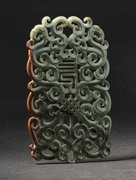 A Reticulated Jade Plaque in ‘Chang Le’ Motif , Eastern Han Dynasty 東漢螭鳳紋透雕“長樂”玉牌 A Hetian jade