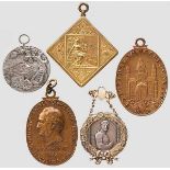 Fünf große Medaillen und Plaketten Deutscher Sänger-Bundesfeste Graz 1902, Unterkochen 1928 (