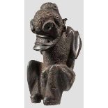 Idol aus Felsgestein, Taino-Kultur, Karibik, 11. - 15. Jhdt. Skulptur eines hockenden Mannes aus