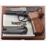 Walther P 88 Compact, im Karton, mit Holster Kal. 9 mm Luger, Nr. 100216. Nummerngleich. Blanker