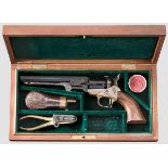 Colt Model 1849 Pocket im Kasten, Replica Arms Kal. .31, Nummer 5560. Blanker 5 3/4"-Oktogonlauf,