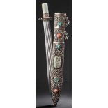 Silbermontiertes Prunkschwert mit Jadegriff, China, 19. Jhdt. Hochwertige, zweischneidige Klinge mit
