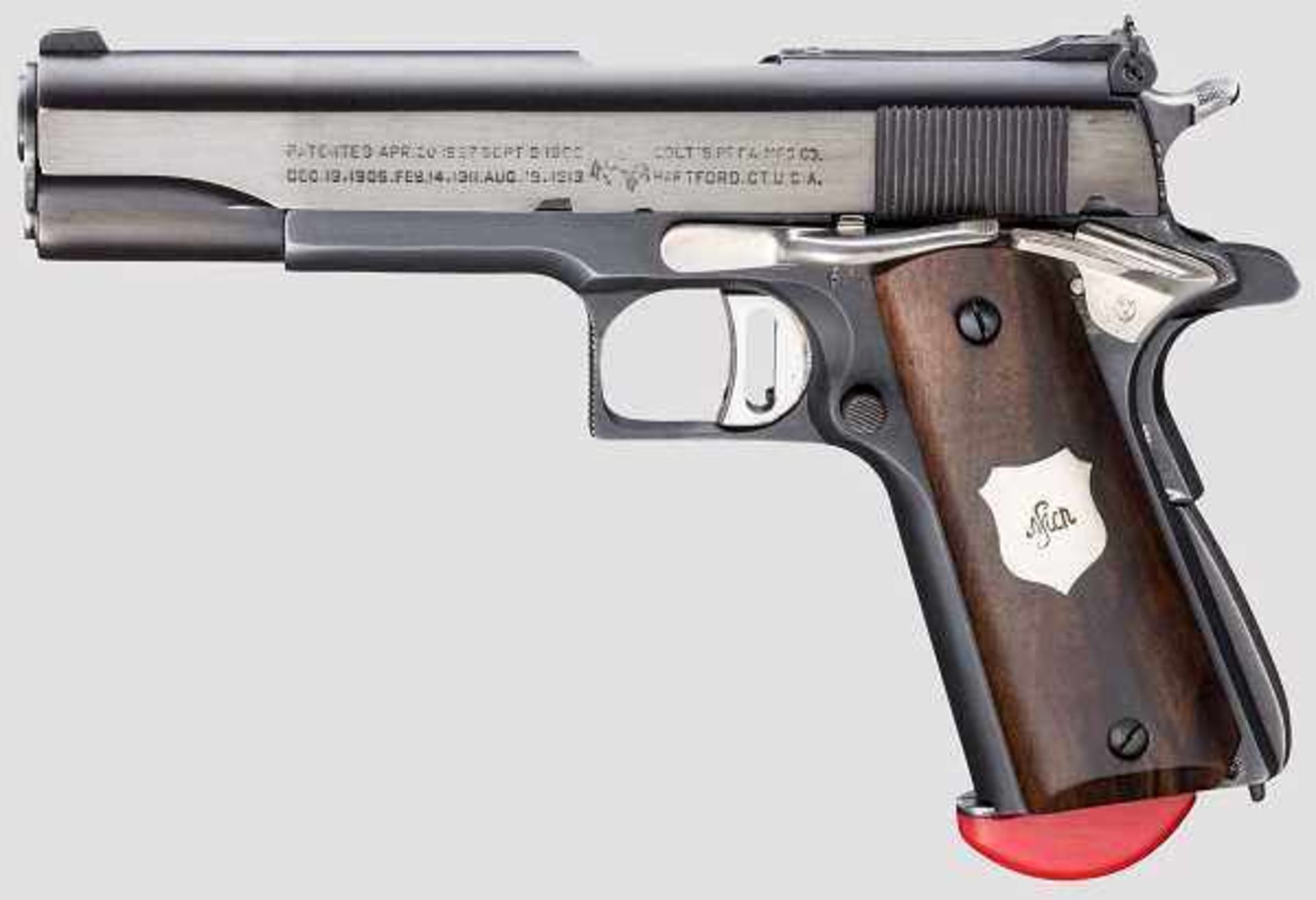 Colt Mod. 1911 A 1, modifiziert, mit Holster Kal. .45 ACP, Nr. 1508137. Blanker Lauf.