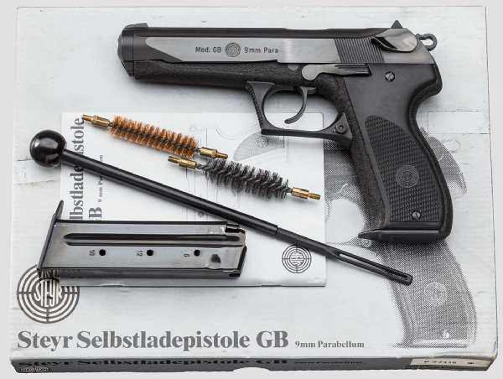 Steyr Mod. GB, im Karton Kal. 9 mm Luger, Nr. P02438. Nummerngleich. Blanker, hartverchromter