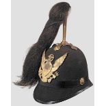 Helm M 1871 für Mannschaften der Infanterie Schwarzer Filzkorpus mit goldenem Wappen und Spitze,