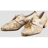 Papst Johannes XXIII. - weiße, goldbestickte Schuhe zur Osterliturgie Leder, bezogen mit hellem,