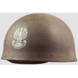 Helm für Motorradfahrer des polnischen Heeres von 1943 Rau lackierte Metallglocke, stirnseitig ein