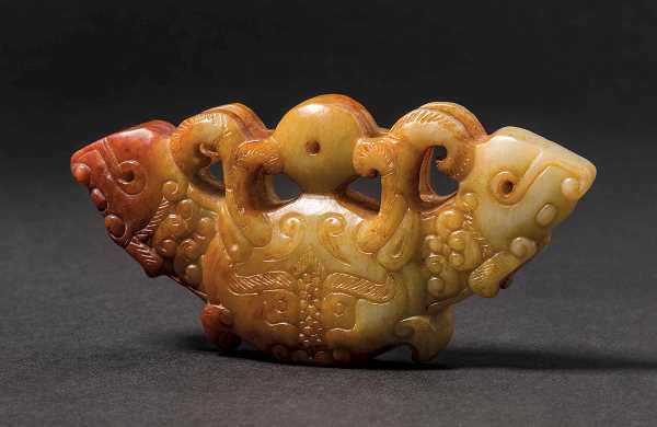 A Jade Huang in ‘Double Dragon Heads’ Motif with Zoomorphic Design, Warring States Period 戰國雙龍首獸面紋玉璜